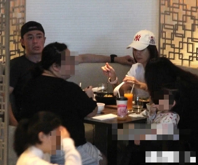 林心如靠老公肩膀一脸幸福 霍建华微醺搂老婆脸超红