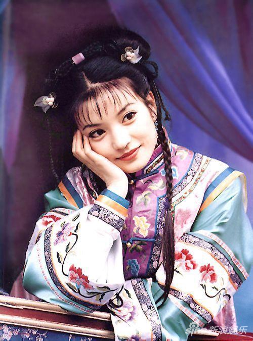 「奇趣网」小燕子与小龙女同框！赵薇范文芳合照掀回忆杀