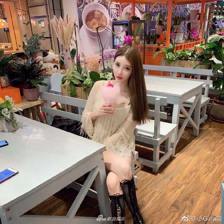 组图:还记得小g娜吗?自诩时尚博主的她玩转性感与清纯