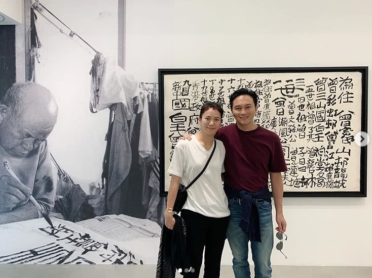 袁咏仪张智霖旅游晒照秀恩爱 艺术之旅称“心灵大满足”