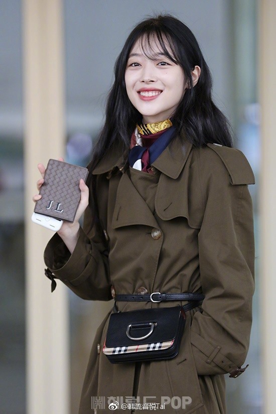 崔雪莉风衣_崔雪莉性感