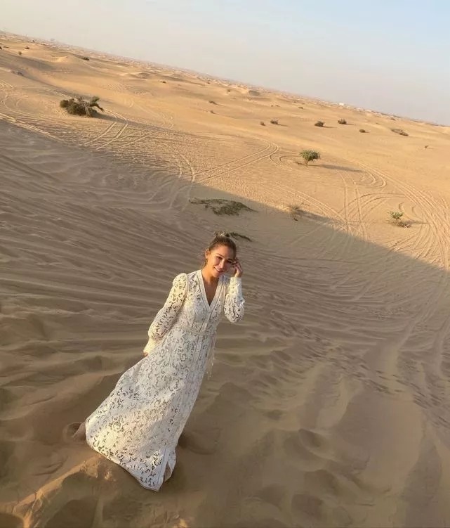 沙漠中的婚纱照_沙漠婚纱照(2)