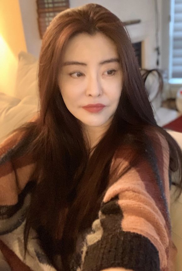 「奇趣网」岁月不败美人！王祖贤晒圣诞节自拍气质依旧