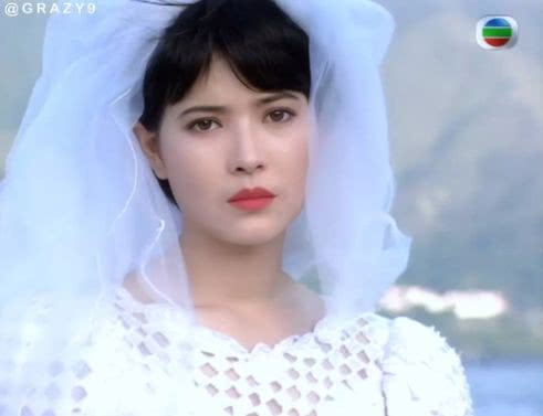 红唇婚纱照_红唇美女新娘婚纱照(3)