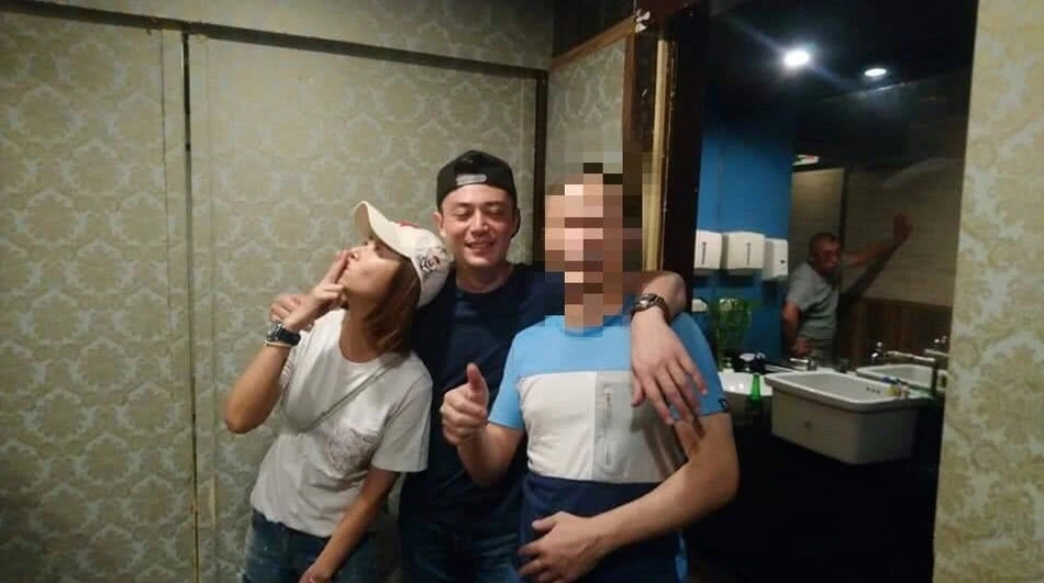 林心如靠老公肩膀一脸幸福 霍建华微醺搂老婆脸超红