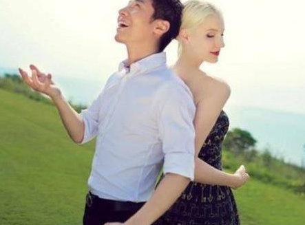 【奇趣网】撒贝宁结婚三年多低调甜蜜 外籍妻子诞下混血龙凤胎