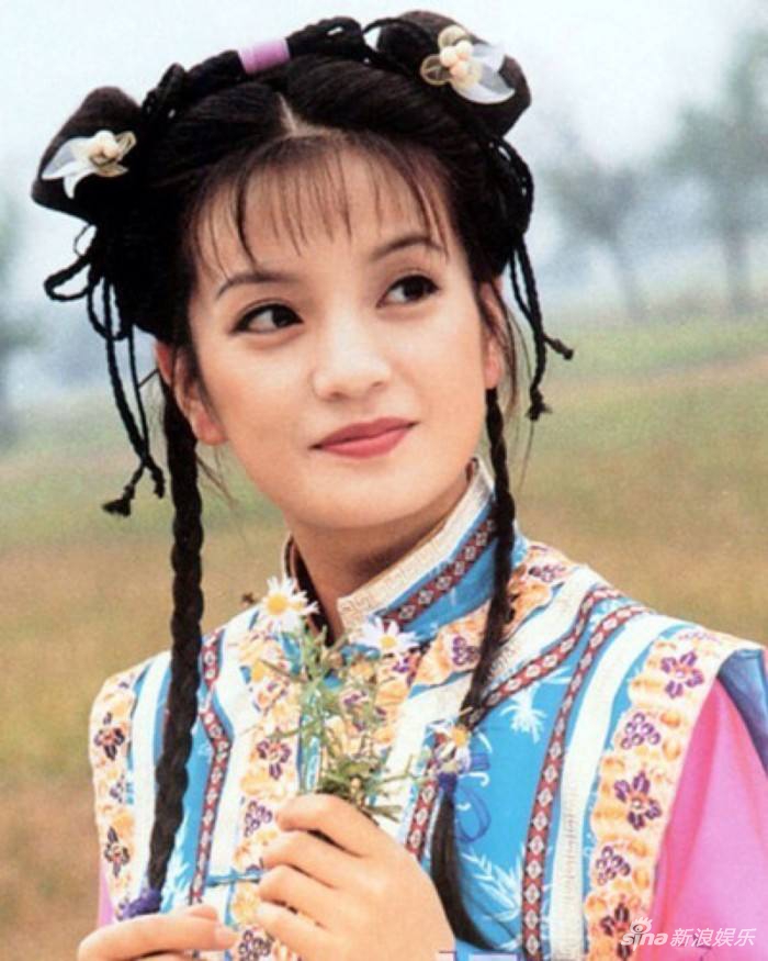 「奇趣网」小燕子与小龙女同框！赵薇范文芳合照掀回忆杀