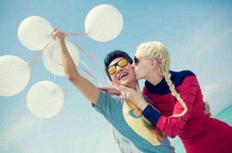 【奇趣网】撒贝宁结婚三年多低调甜蜜 外籍妻子诞下混血龙凤胎