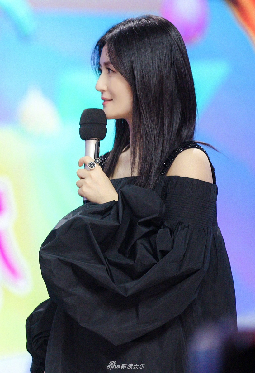 组图:谢娜被曝生产系谣言:仍专注孕期休养中