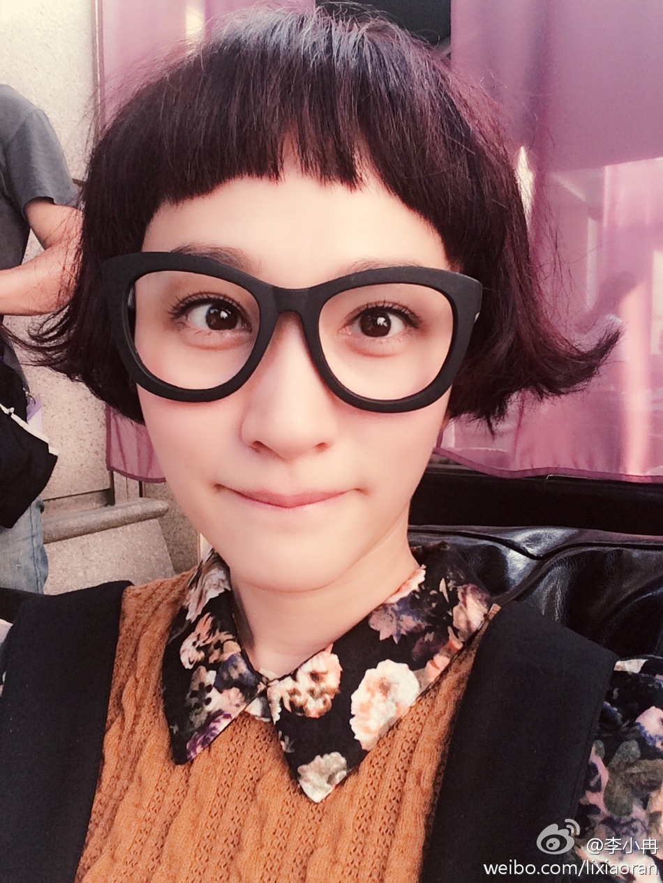 组图:上瘾了?李小冉开工心情好 晒照自黑N连击