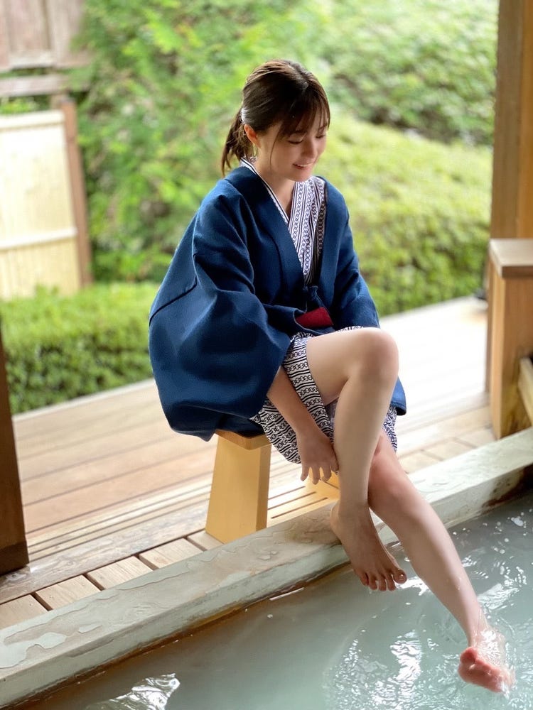 组图：生田绘梨花毕业纪念册先行公开 温泉浴衣笑容迷人_1