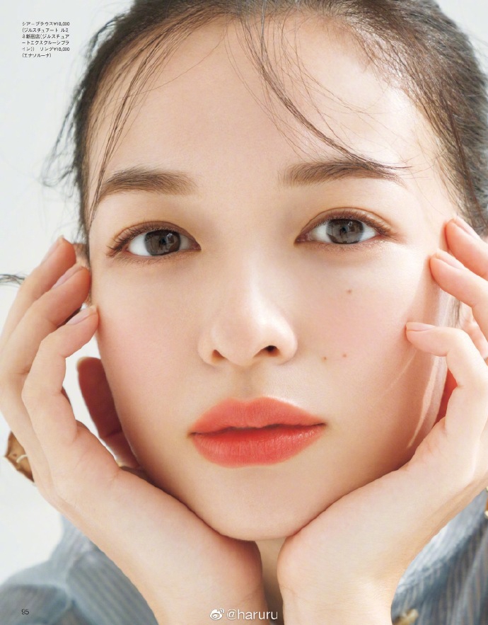 组图森绘梨佳拍摄美妆照片冬日妆容美貌满分