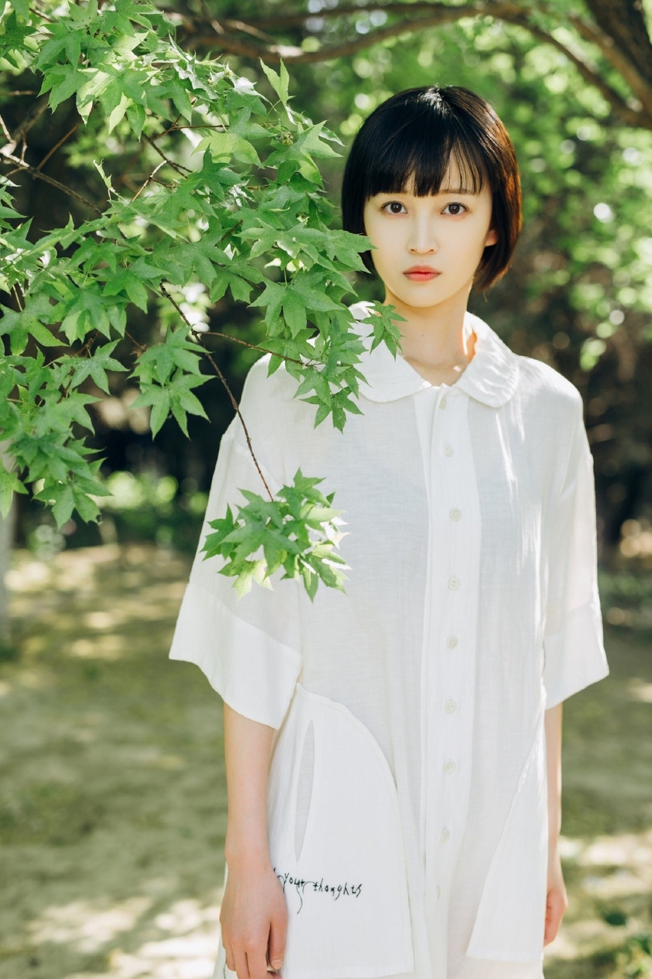 《心理罪》女警虞朗戏外短发清爽白裙飘飘