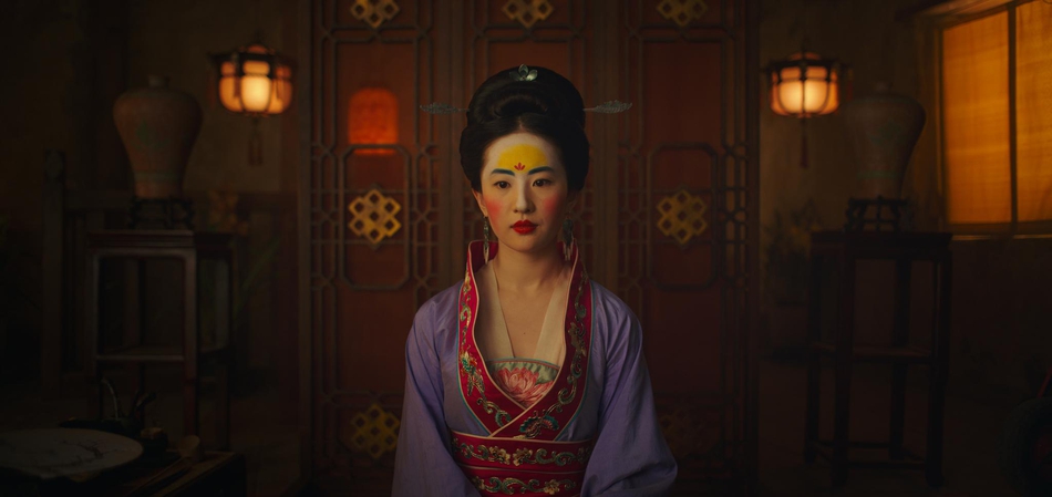 期待！《花木兰》刘亦菲“额黄妆“抢镜 打斗戏英姿飒爽