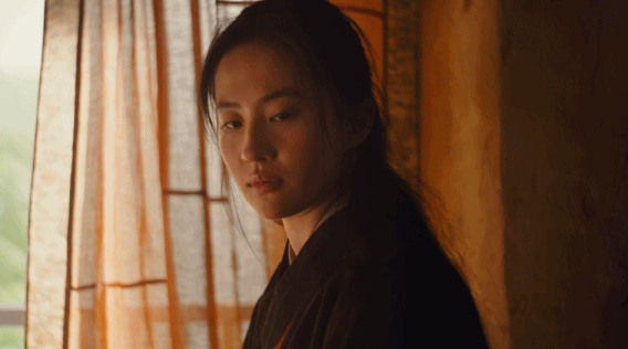 期待！《花木兰》刘亦菲“额黄妆“抢镜 打斗戏英姿飒爽
