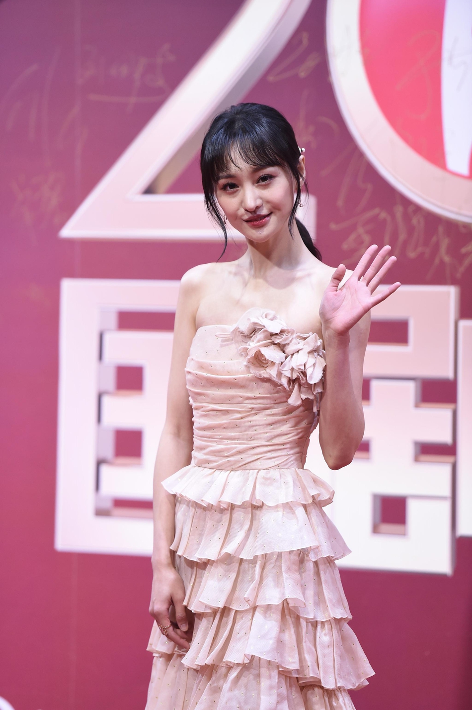 「奇趣网」姚晨郑爽宋茜王鸥等红毯比美 贾乃亮黄景瑜帅气亮相