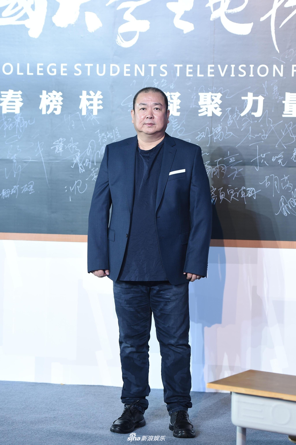 「奇趣网」姚晨雷佳音携手亮相大学生电视节 倪萍优雅李明启气色好