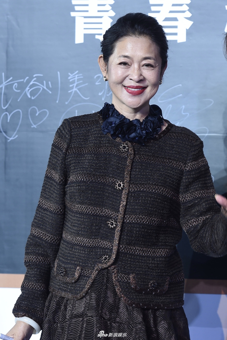 「奇趣网」姚晨雷佳音携手亮相大学生电视节 倪萍优雅李明启气色好