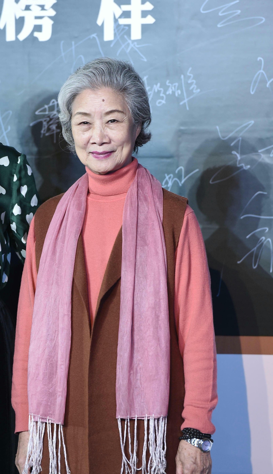 「奇趣网」姚晨雷佳音携手亮相大学生电视节 倪萍优雅李明启气色好