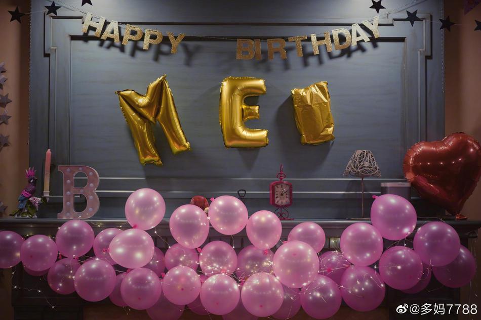 【奇趣网】追星成功！多妹生日cos艾莎与“大艾莎”牵手合影