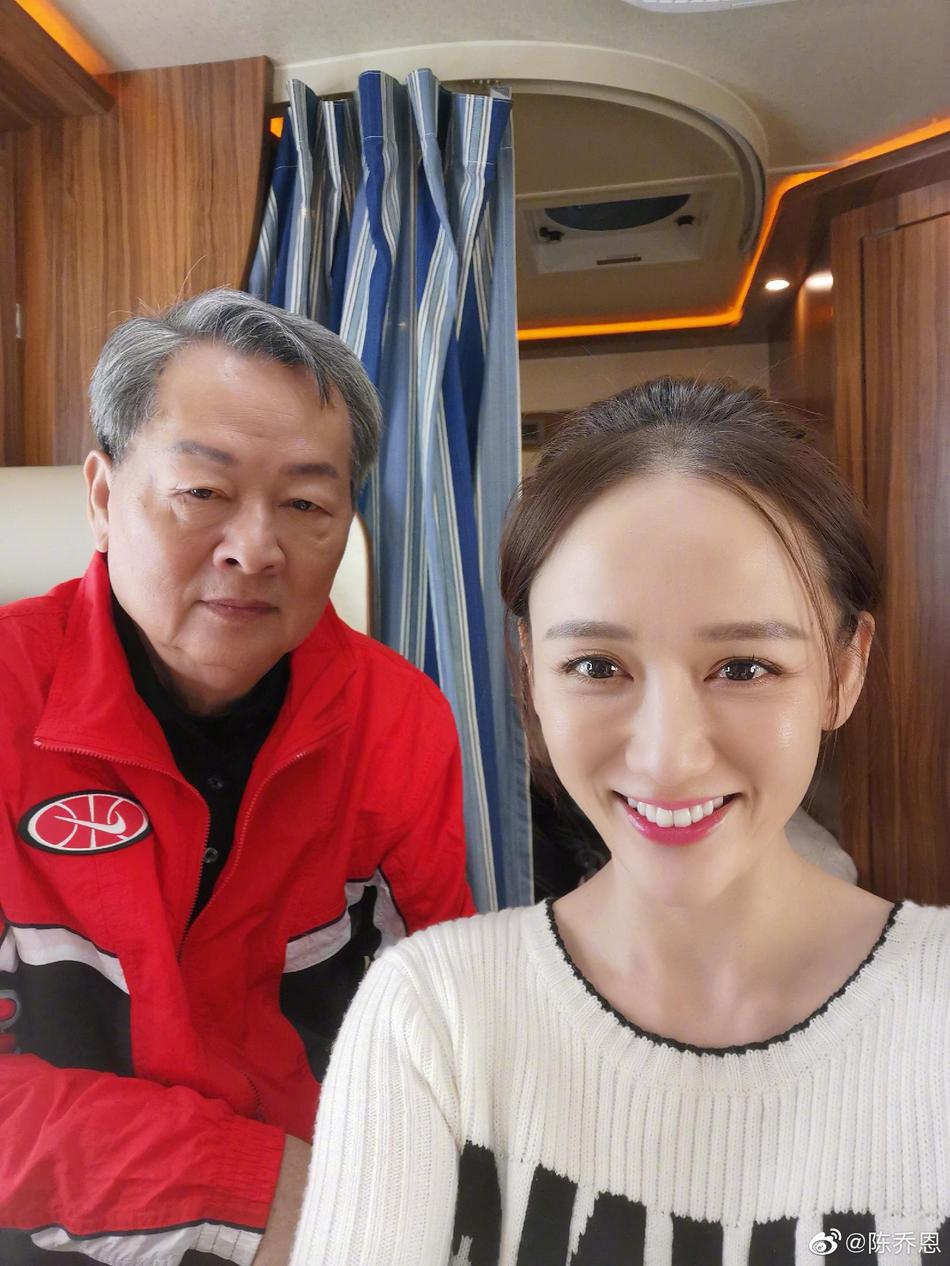 「奇趣网」谈恋爱使人幸福肥？陈乔恩称爸爸都瘦了自己没理由发胖