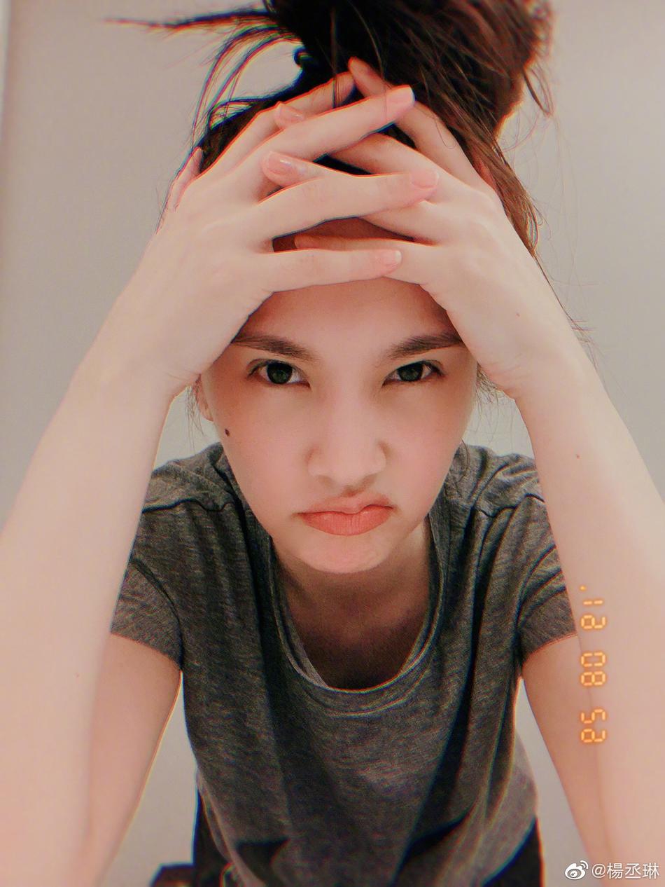 「奇趣网」杨丞琳运动完香汗湿透衣服 嘟嘴皱眉表情搞怪俏皮