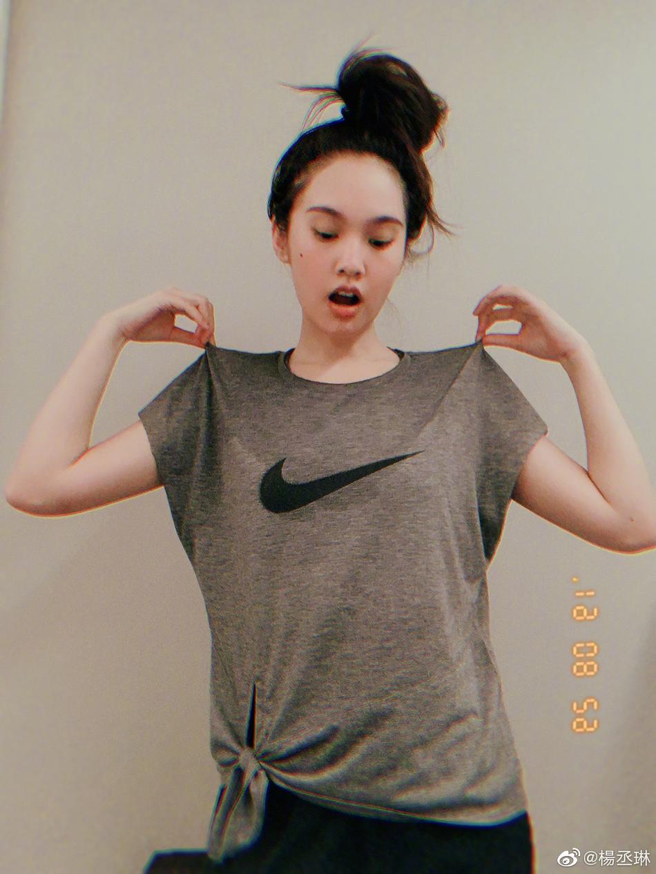 「奇趣网」杨丞琳运动完香汗湿透衣服 嘟嘴皱眉表情搞怪俏皮