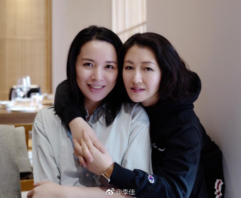 钟晓与妻子婚纱照照片_主持人钟晓妻子图片(2)