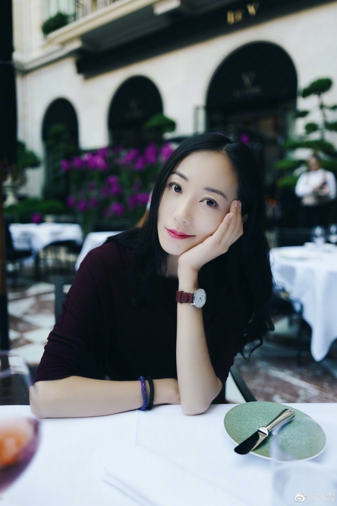 组图:韩雪笑容温婉眼神妩媚 唇红肤白尽显熟女气息