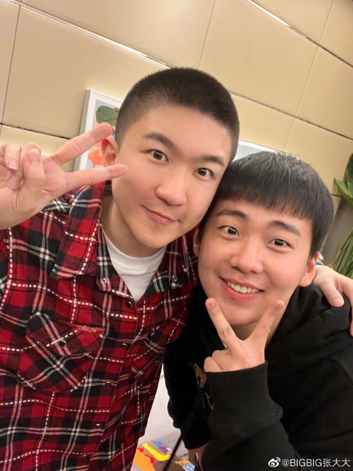 组图：张大大晒与朋友新年聚会照 杨幂宋祖儿秦霄贤等现身_10