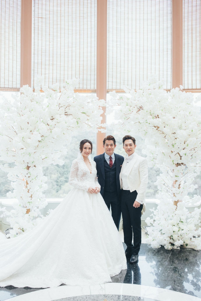 十月底结婚穿婚纱冷吗_动漫婚纱情侣头像