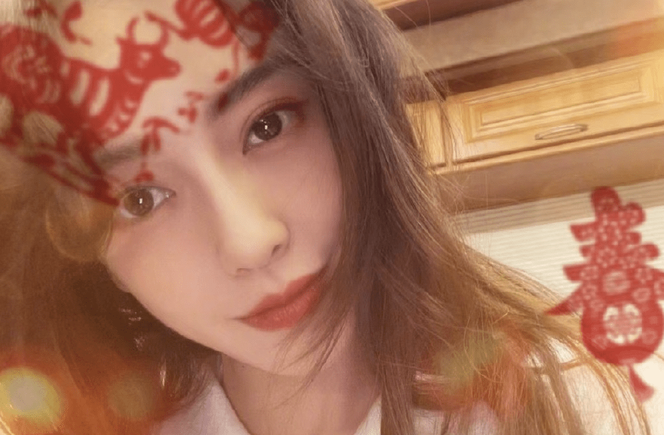 组图：Angelababy晒自拍迎新年状态好 巧笑嫣然未受婚变影响_3