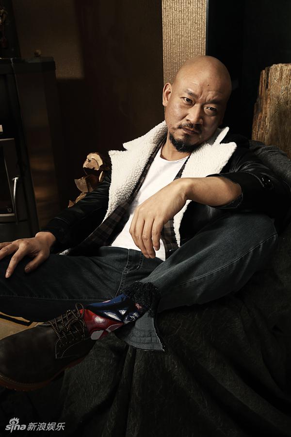 斌子复古大片质感十足 尽显霸气随性魅力