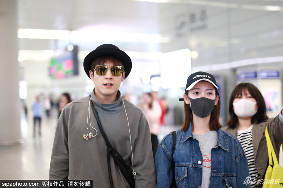 无心遇到岳绮罗!韩东君陈瑶机场偶遇热聊(图)