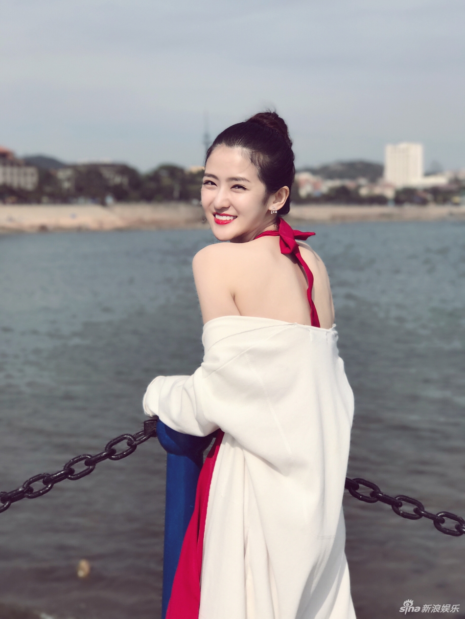 中国内地美女演员梦秦海边拍摄写真