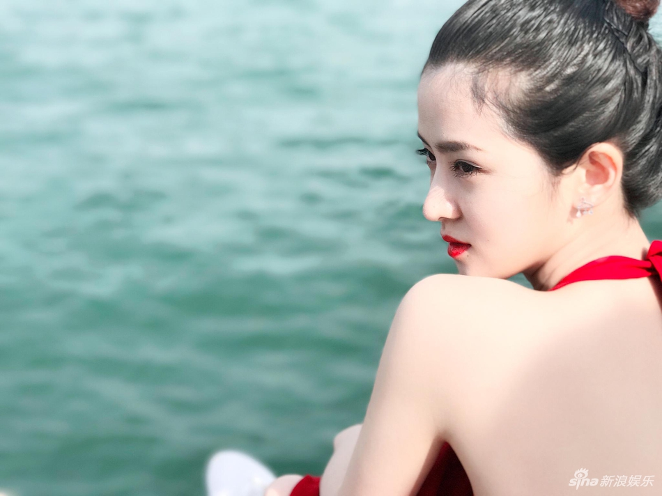 中国内地美女演员梦秦海边拍摄写真