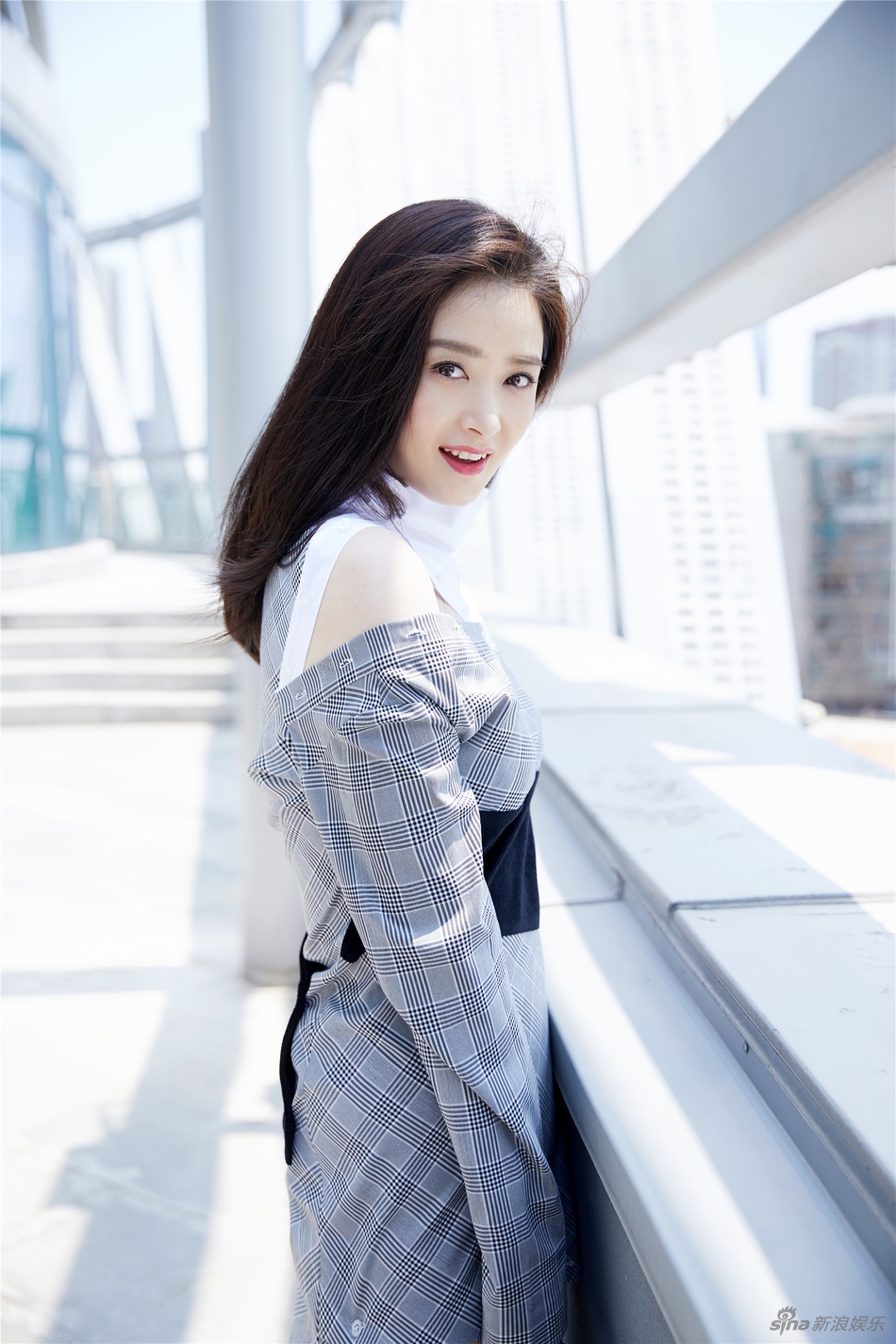 蒋欣最新写真曝光 半露美肩点亮夏季清凉风 视觉美图 图4