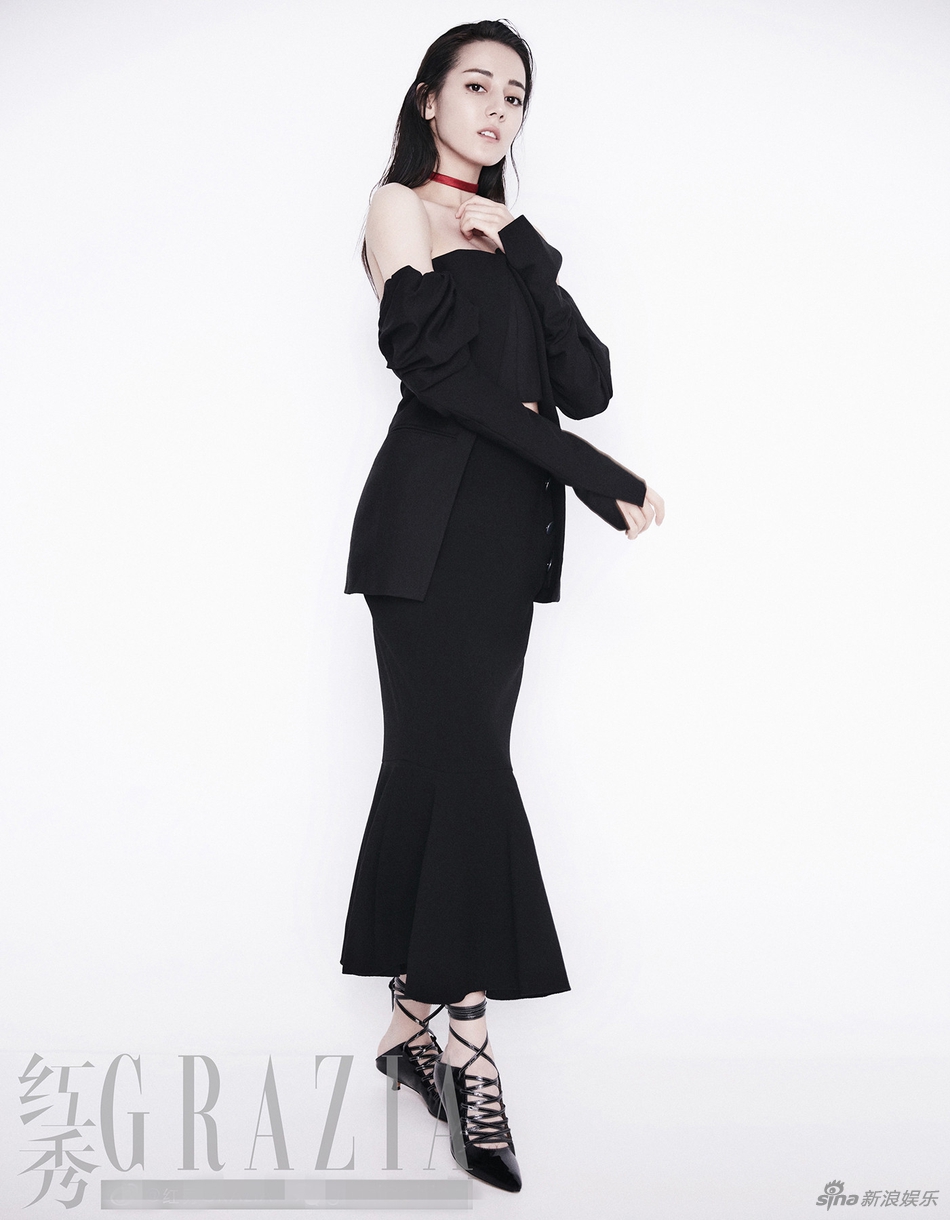 迪丽热巴变身怪力少女 时尚封面大片淡雅中不失亮点的妆容 风格偶像 图2
