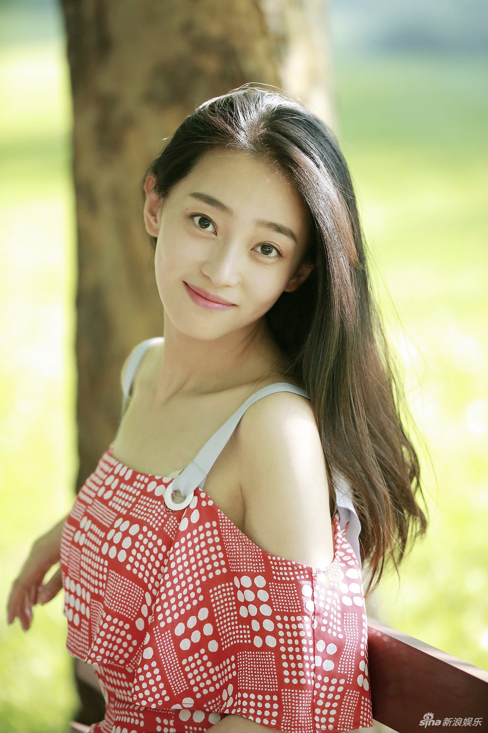 王艺诺唯美写真曝光 飘逸淡妆自然清新