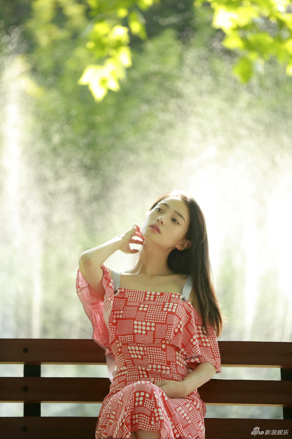 组图:王艺诺唯美写真曝光 飘逸淡妆自然清新_高清图集_新浪网