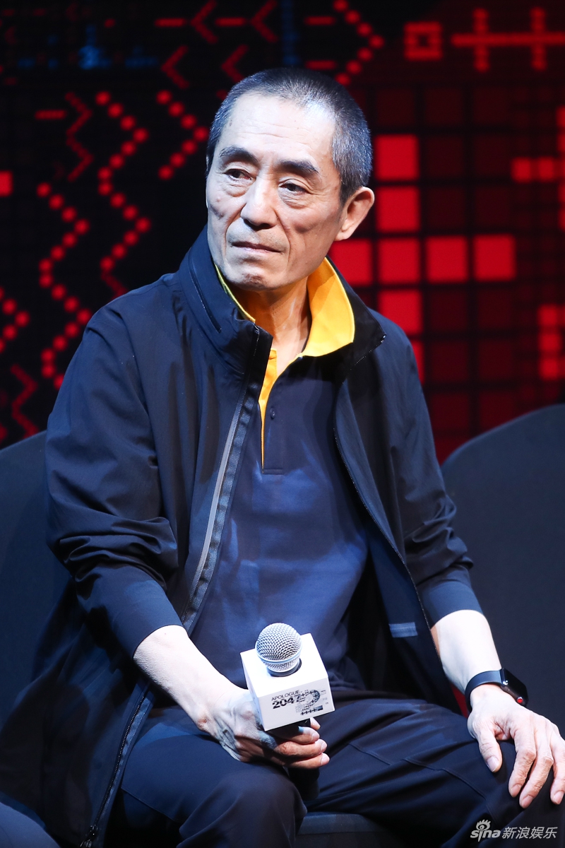 新浪娱乐讯 5月23日,张艺谋导演率主创团队在北京召开新闻发布会,宣布