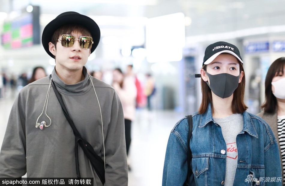 无心遇到岳绮罗!韩东君陈瑶机场偶遇热聊(图)