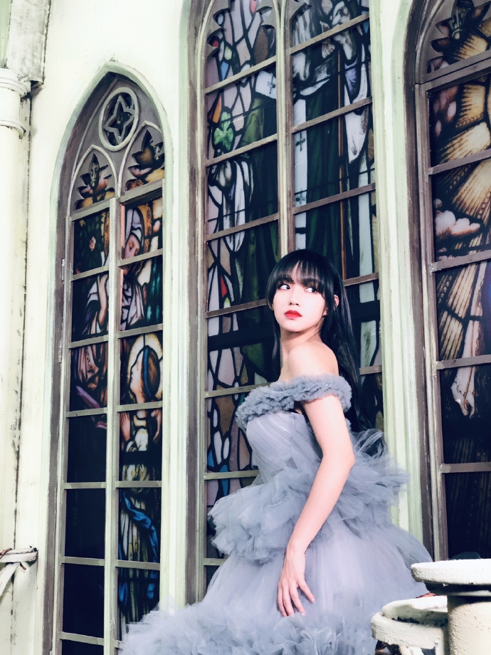 潇潇婚纱造型_动漫婚纱情侣头像(2)