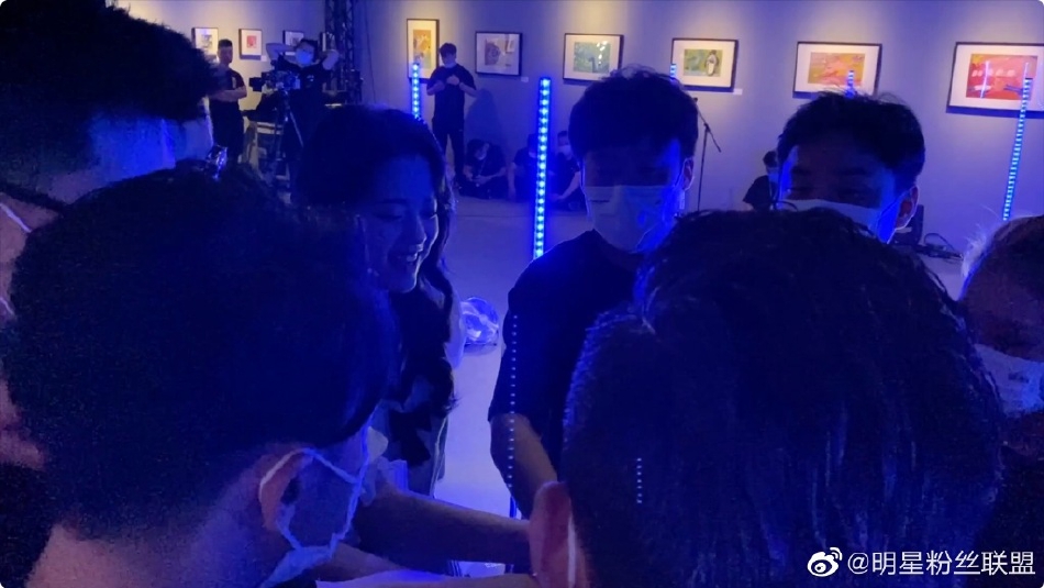 欧阳娜娜唱歌花絮 dddd-7e08880fd2c83ceadf885b6d21c7b18b.jpg