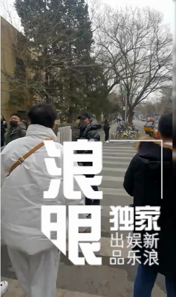 组图：2022央视春晚第一次联排 李宇春王源朱一龙等寒风中现身_15