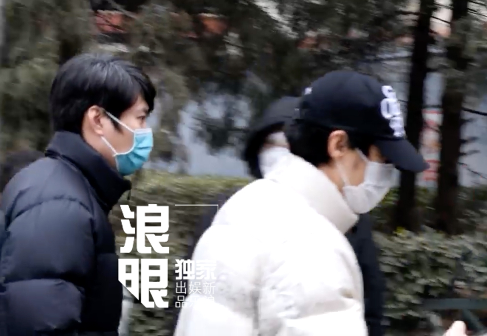 组图：2022央视春晚第一次联排 李宇春王源朱一龙等寒风中现身_27