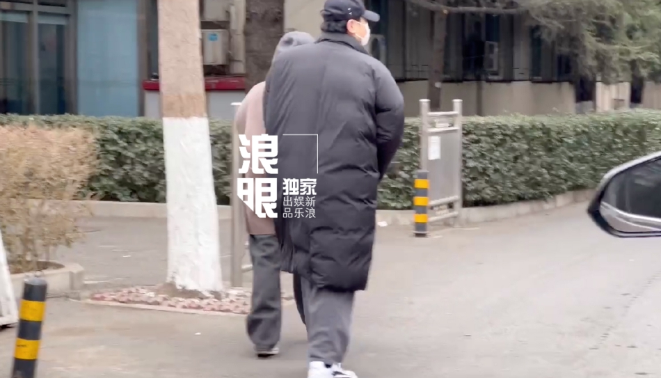 组图：2022央视春晚第一次联排 李宇春王源朱一龙等寒风中现身_26
