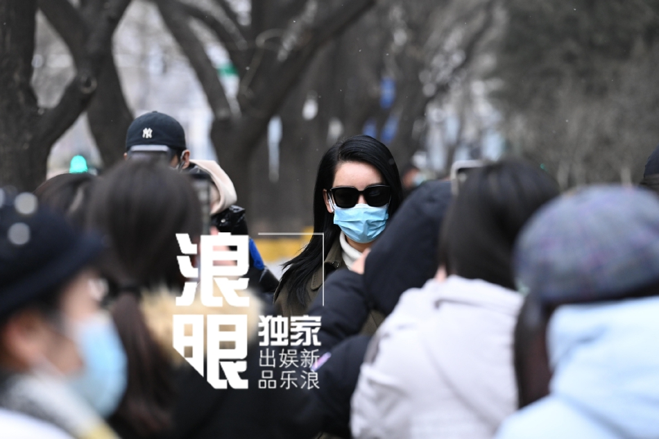 组图：2022央视春晚第一次联排 李宇春王源朱一龙等寒风中现身_24