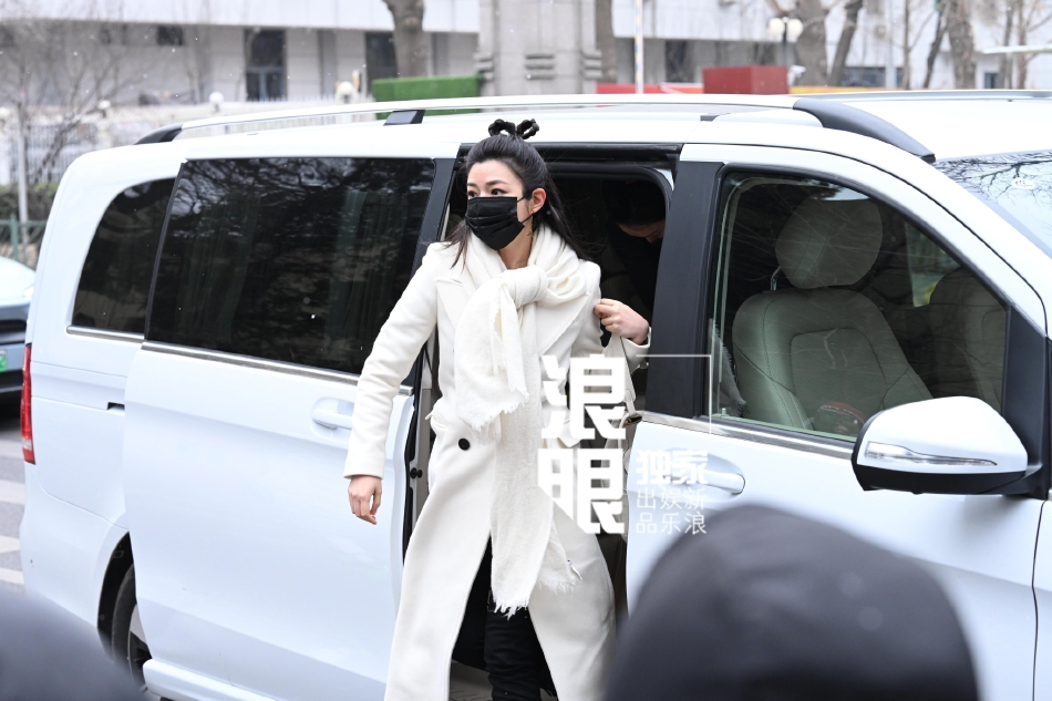 组图：2022央视春晚第一次联排 李宇春王源朱一龙等寒风中现身_38