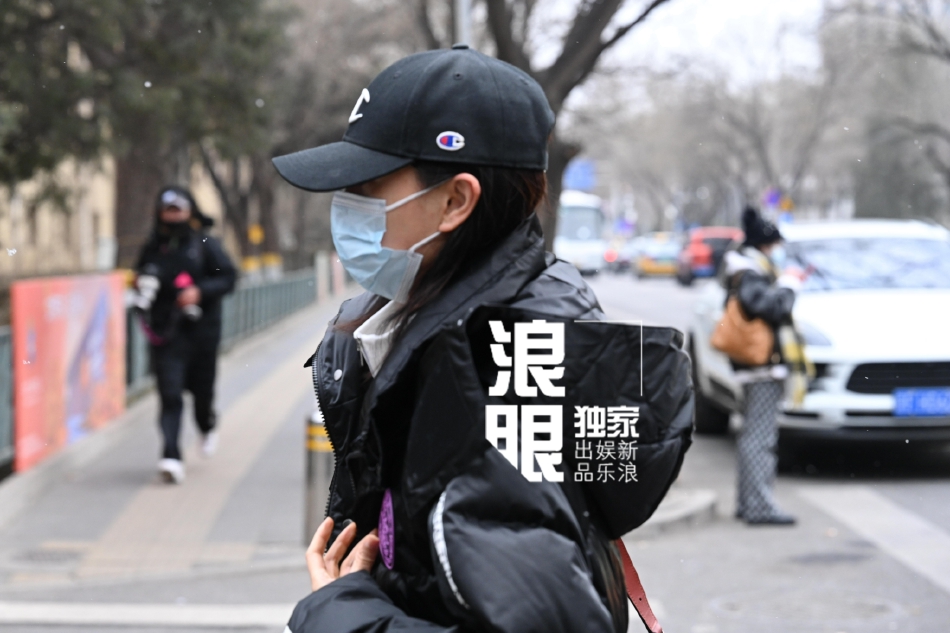 组图：2022央视春晚第一次联排 李宇春王源朱一龙等寒风中现身_31